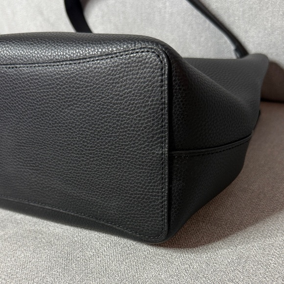 Coach Town Bucket Bag Black Leather Gold Crossbody Tote Code H208-91122 - Picture 15 of 17